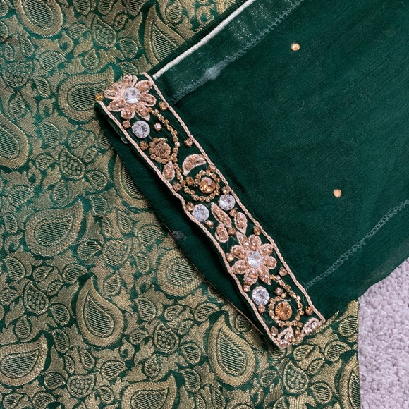 Heavily Beaded 4-Piece Pakistani Suit - Picture 6 of 8